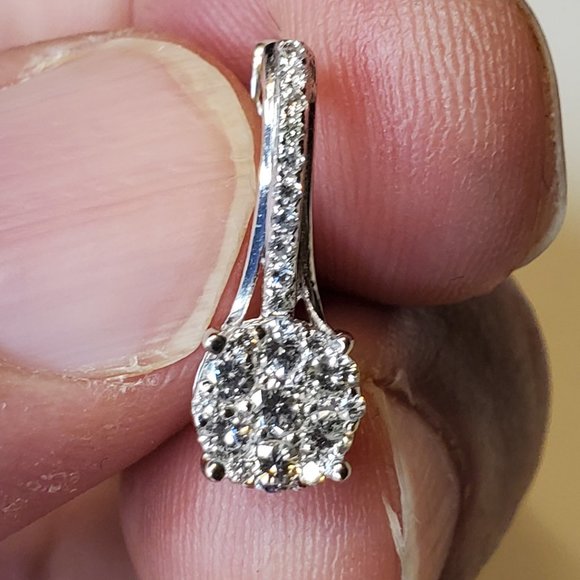 14K WHITE GOLD DIAMOND EARRINGS. - Picture 10 of 10